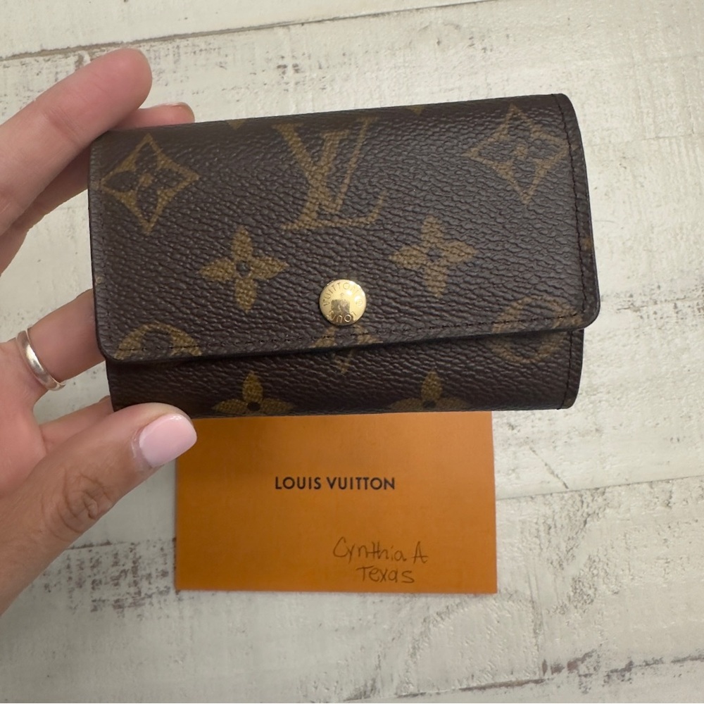 Louis Vuitton 6 key Holder